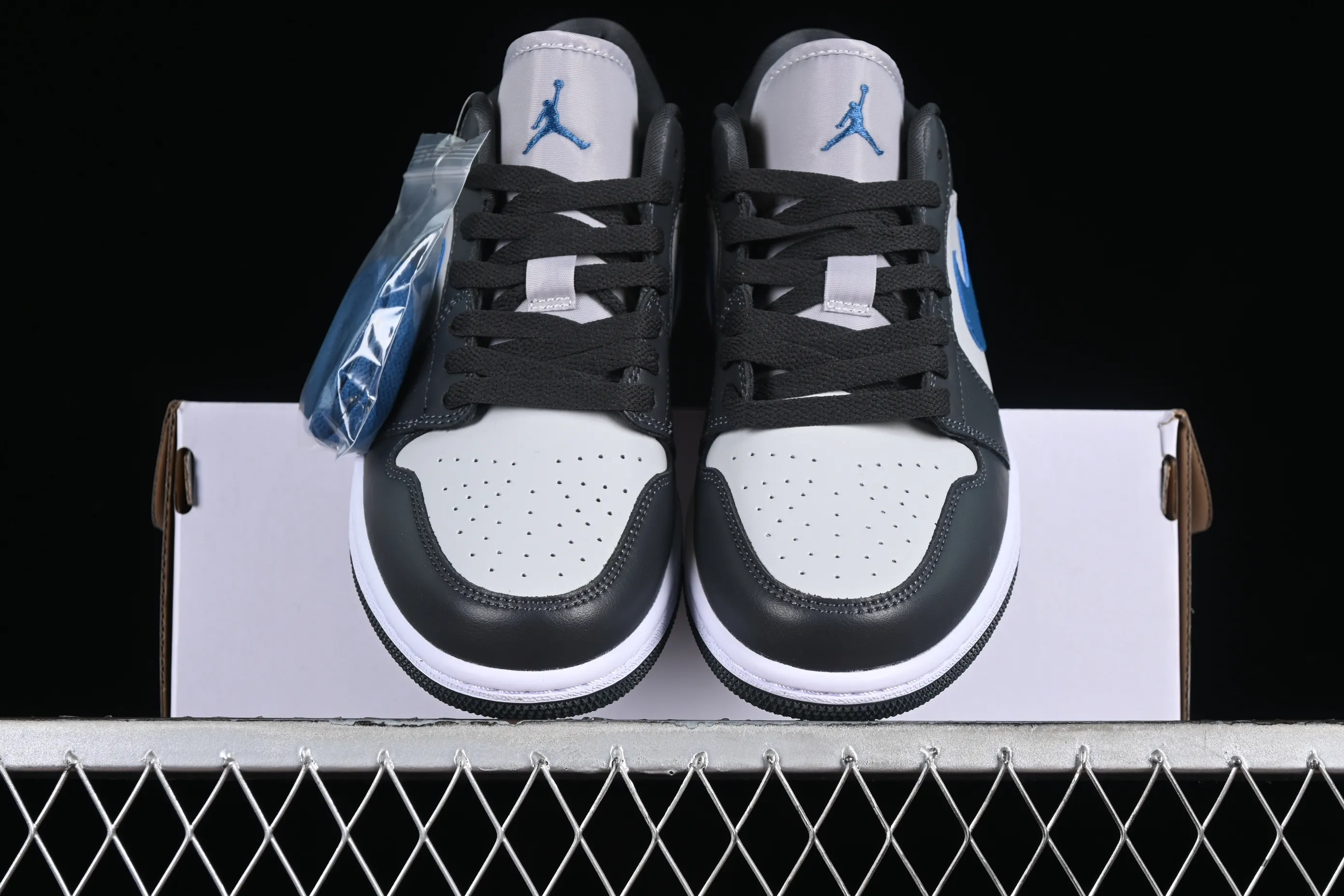 All categories Air Jordan Jordan series basketball shoes Air Jordan 1 Low Air Jordan 1 Low AJ1 Joe 1 black gray blue hook low-top cultural basketball shoes DC0774-040